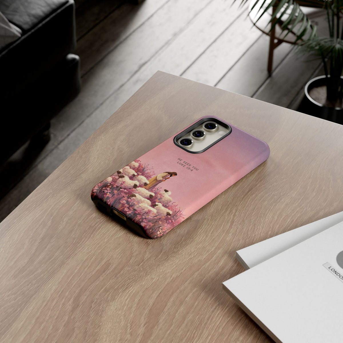Christelijk telefoonhoesje Hij ziet jou roze mat