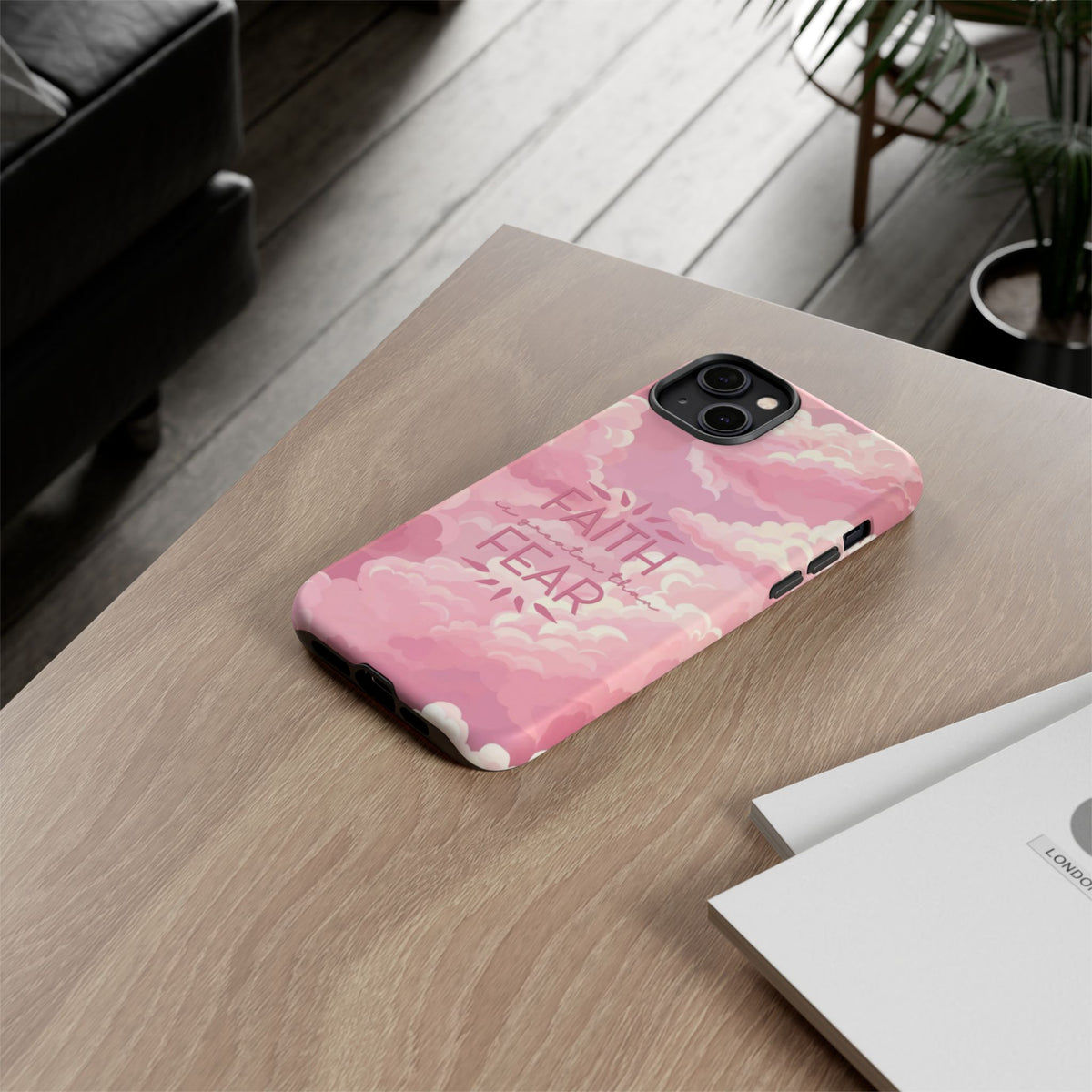 Christelijk telefoonhoesje Geloof is sterker dan angst roze mat