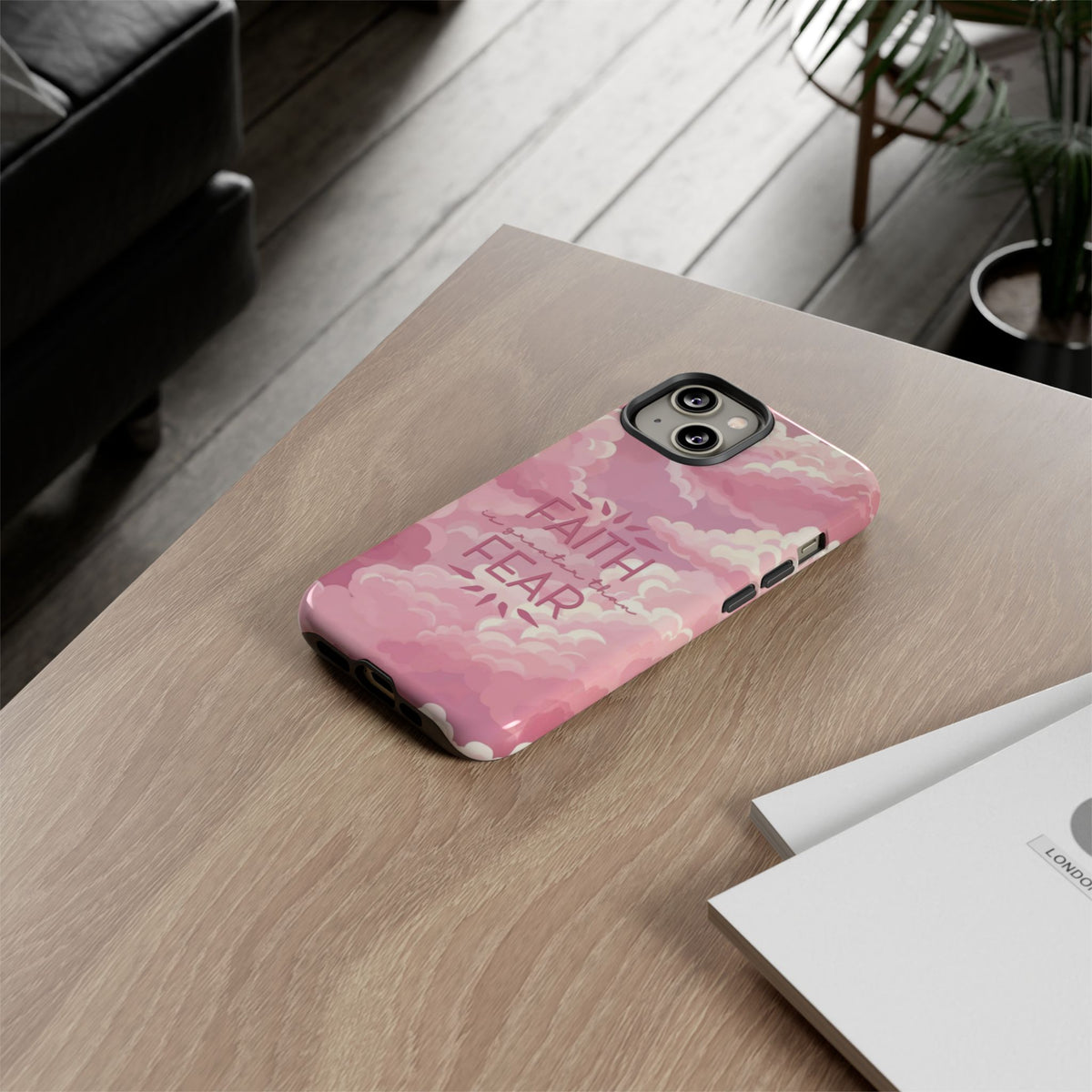 Christelijk telefoonhoesje Geloof is sterker dan angst roze mat