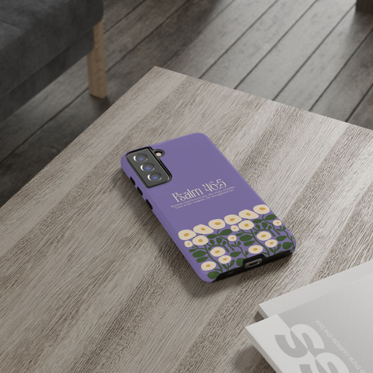 Christelijk telefoonhoesje God woont in haar lila mat