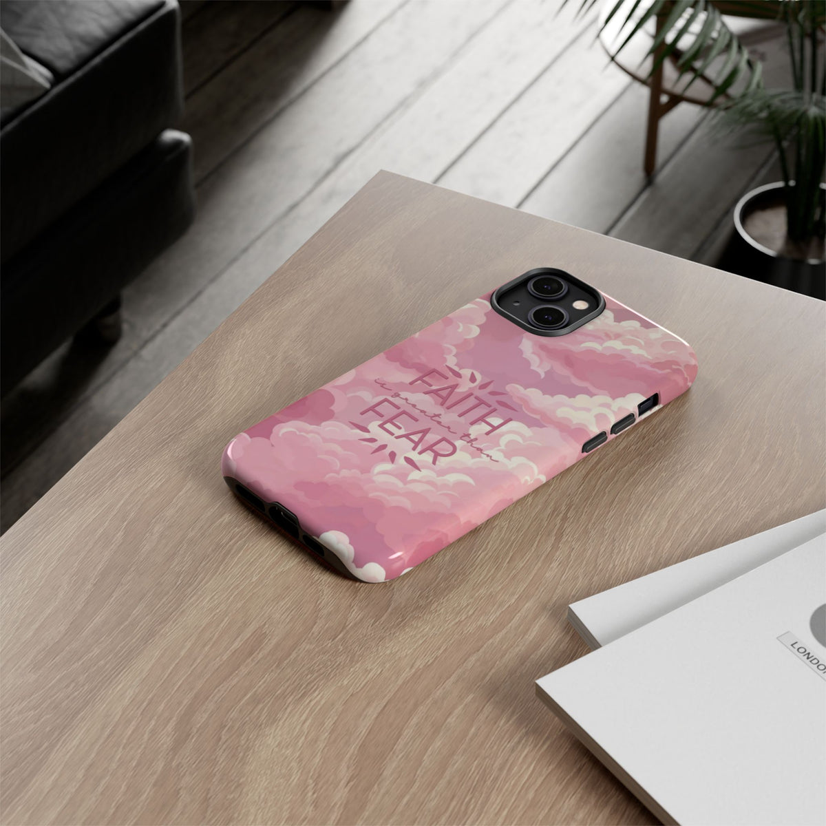 Christelijk telefoonhoesje Geloof is sterker dan angst roze mat