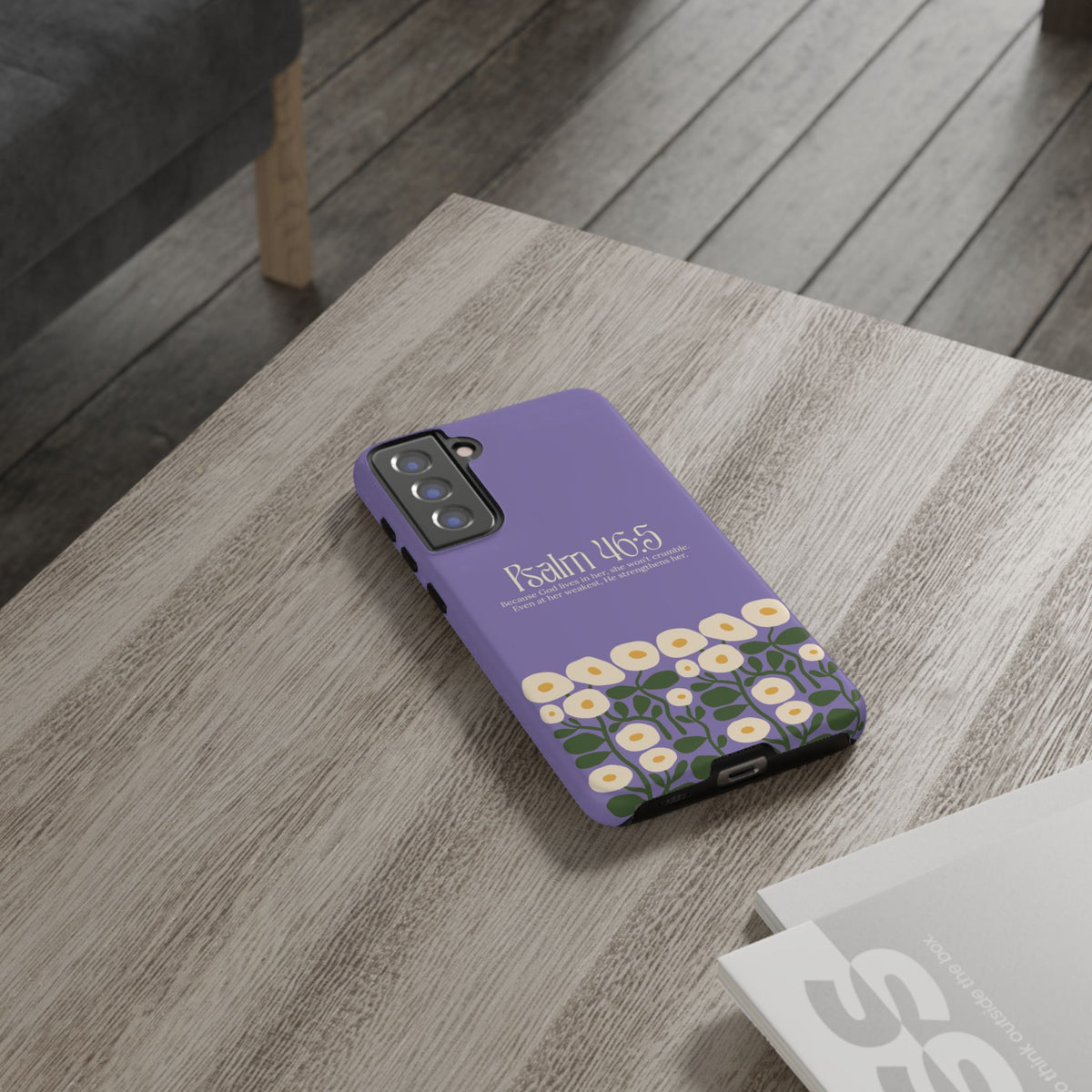 Christelijk telefoonhoesje God woont in haar lila mat